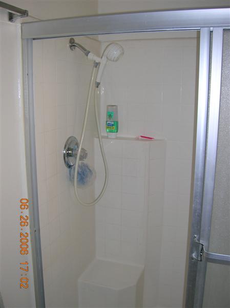 Photo/Vinton/V105-MstrBth-Shower-SVGA.JPG