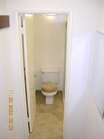 Photo/Bagley/B1-BthLwr-Toilet.JPG