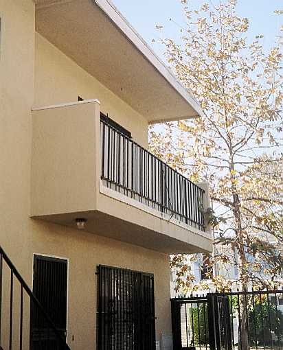 3106 Bagley, Balcony